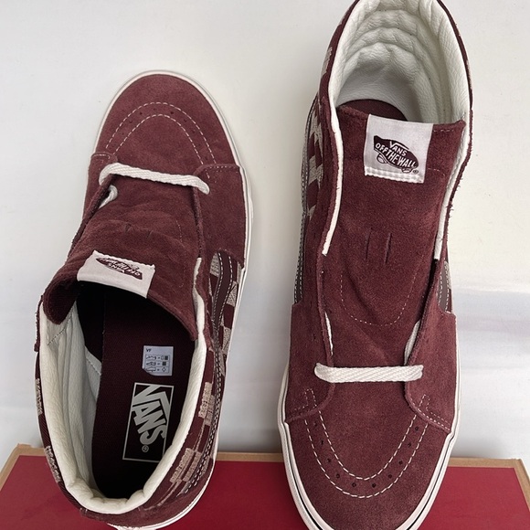 Vans Men’s Sk8-Hi Stitch Checkerboard Bitte
VN000CP97YO
Sneakers - Picture 5 of 16